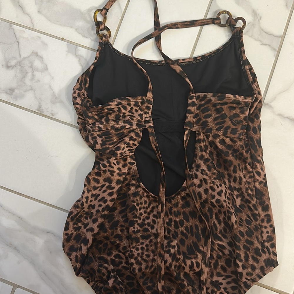 Time & Tru Leopard print swimsuit - Picture 4 of 4
